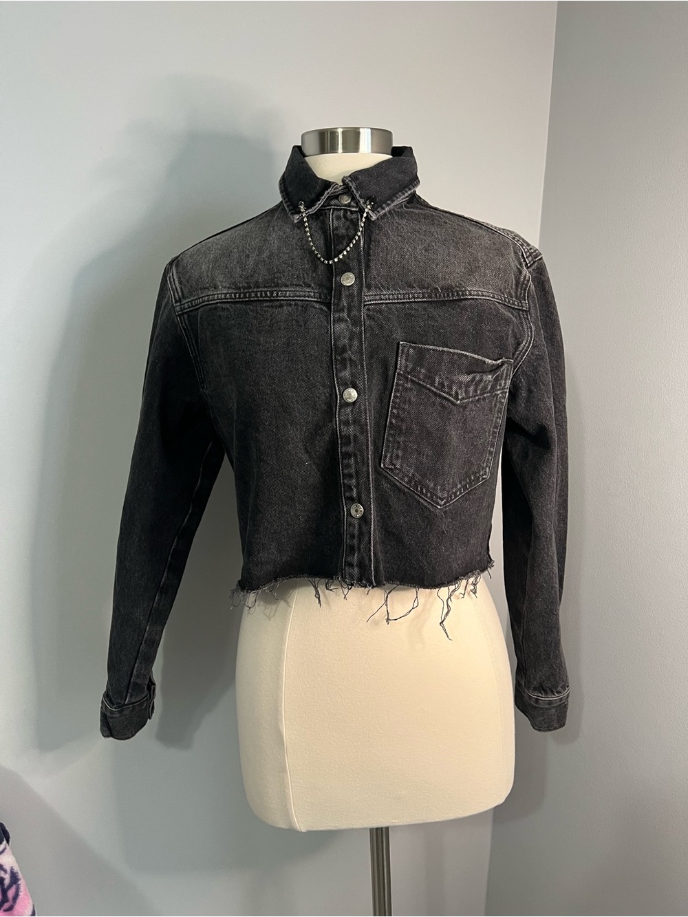 Zara Size S Black Cropped Denim Jacket Snap Front Long Sleeve Embellished Collar